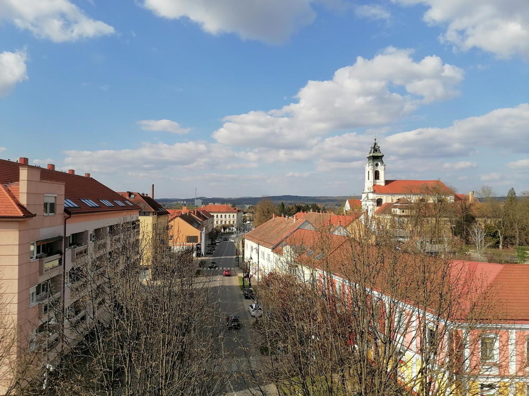 Shine Apartman Szentgotthárd Exteriör bild